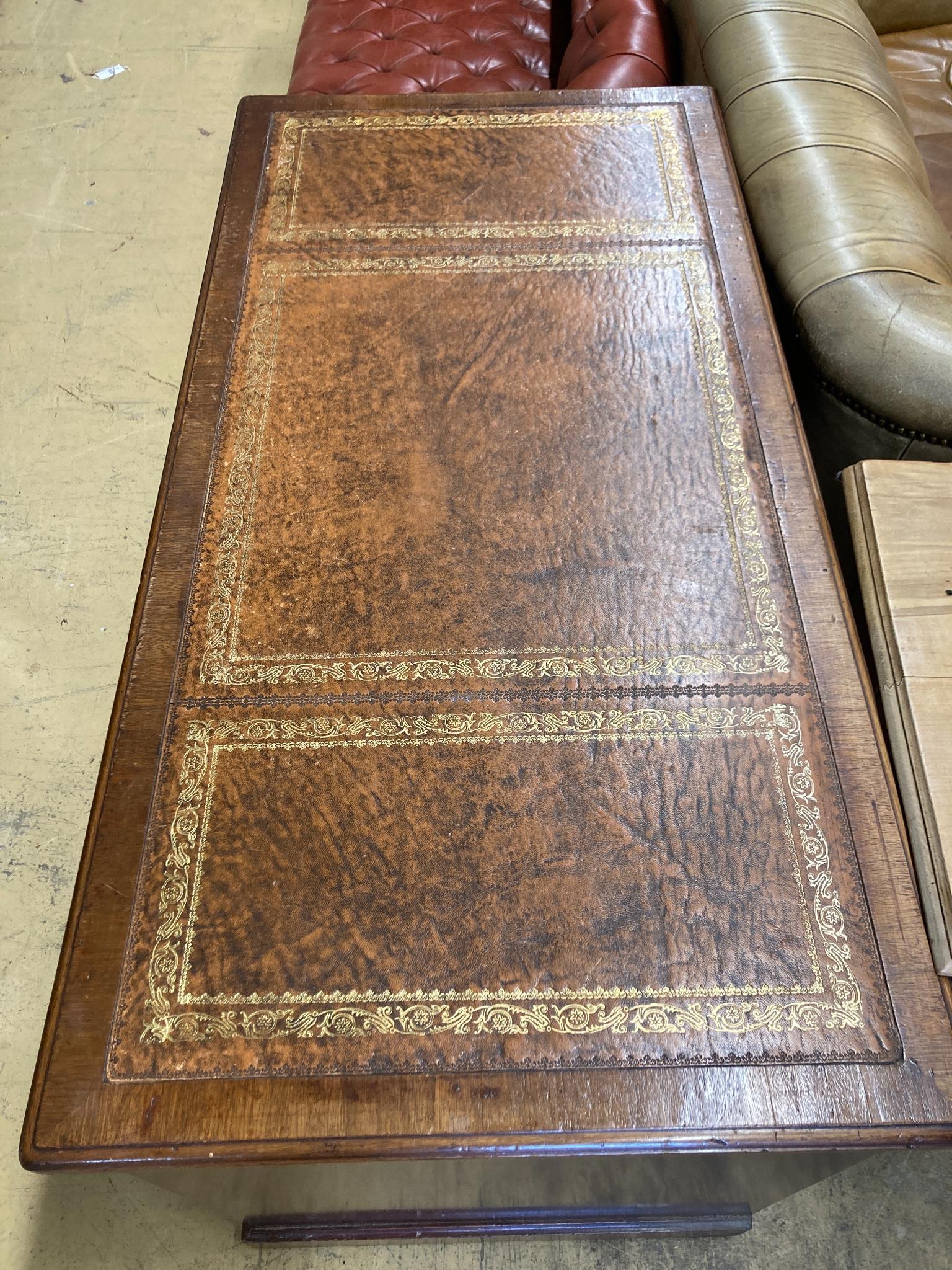 An Edwardian mahogany kneehole desk